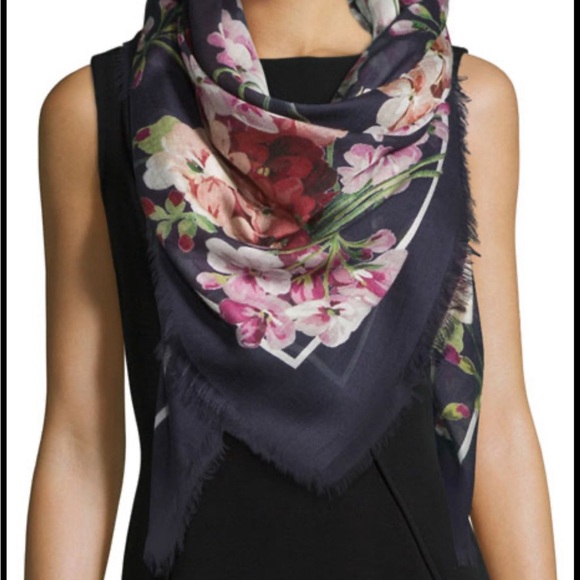 Very large cashmere shawl great condition - Picture 2 of 5